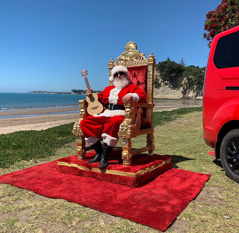 santa-claus-on-the-beach-on-throne