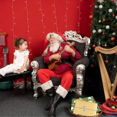 Auckland's Real Santa Singing to a little girl at a Christmas Party event